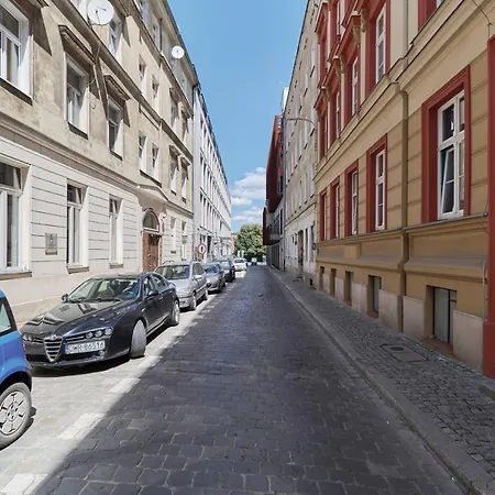 Center By Renters Apartmán *