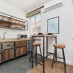 Center By Renters شقة